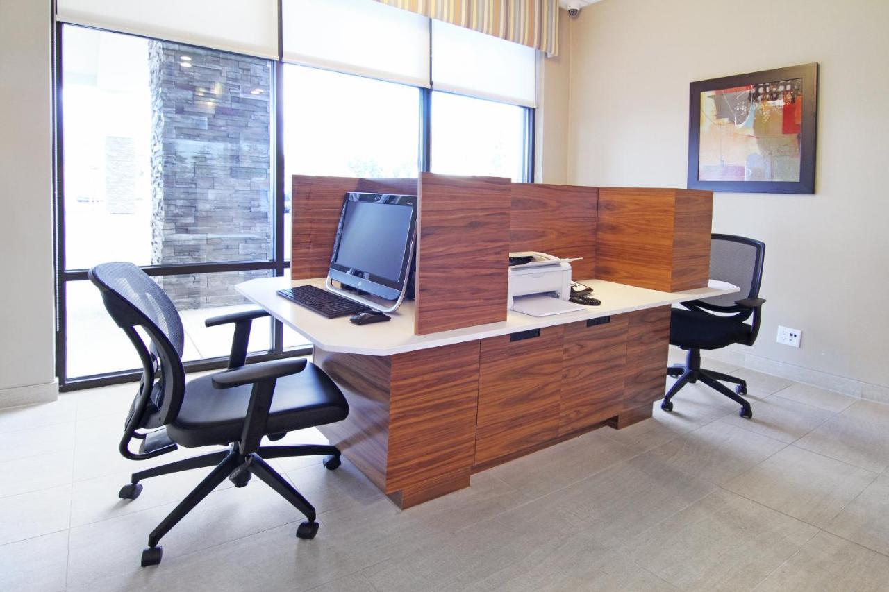Holiday Inn Express And Suites Calgary University By Ihg Exteriör bild