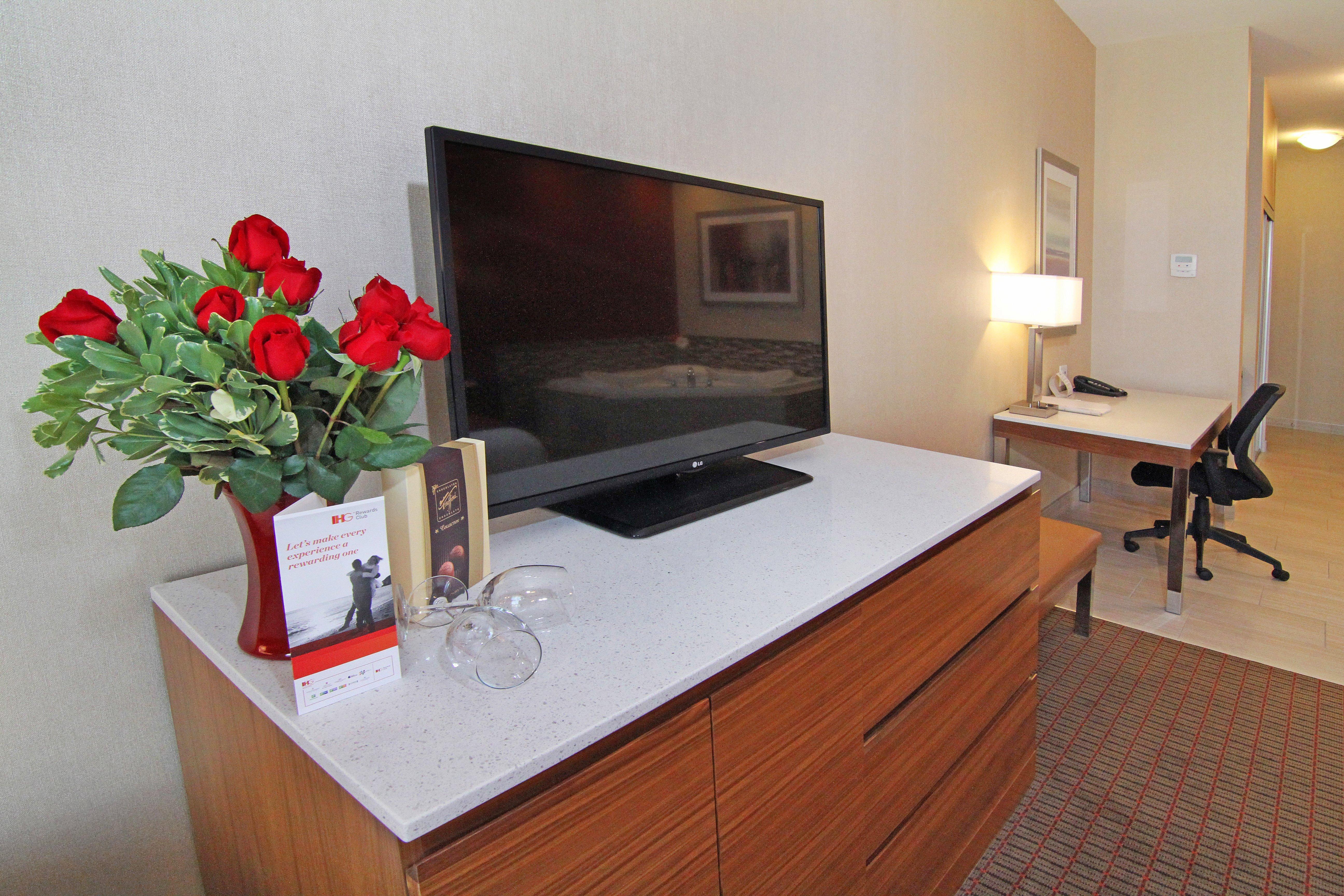 Holiday Inn Express And Suites Calgary University By Ihg Exteriör bild