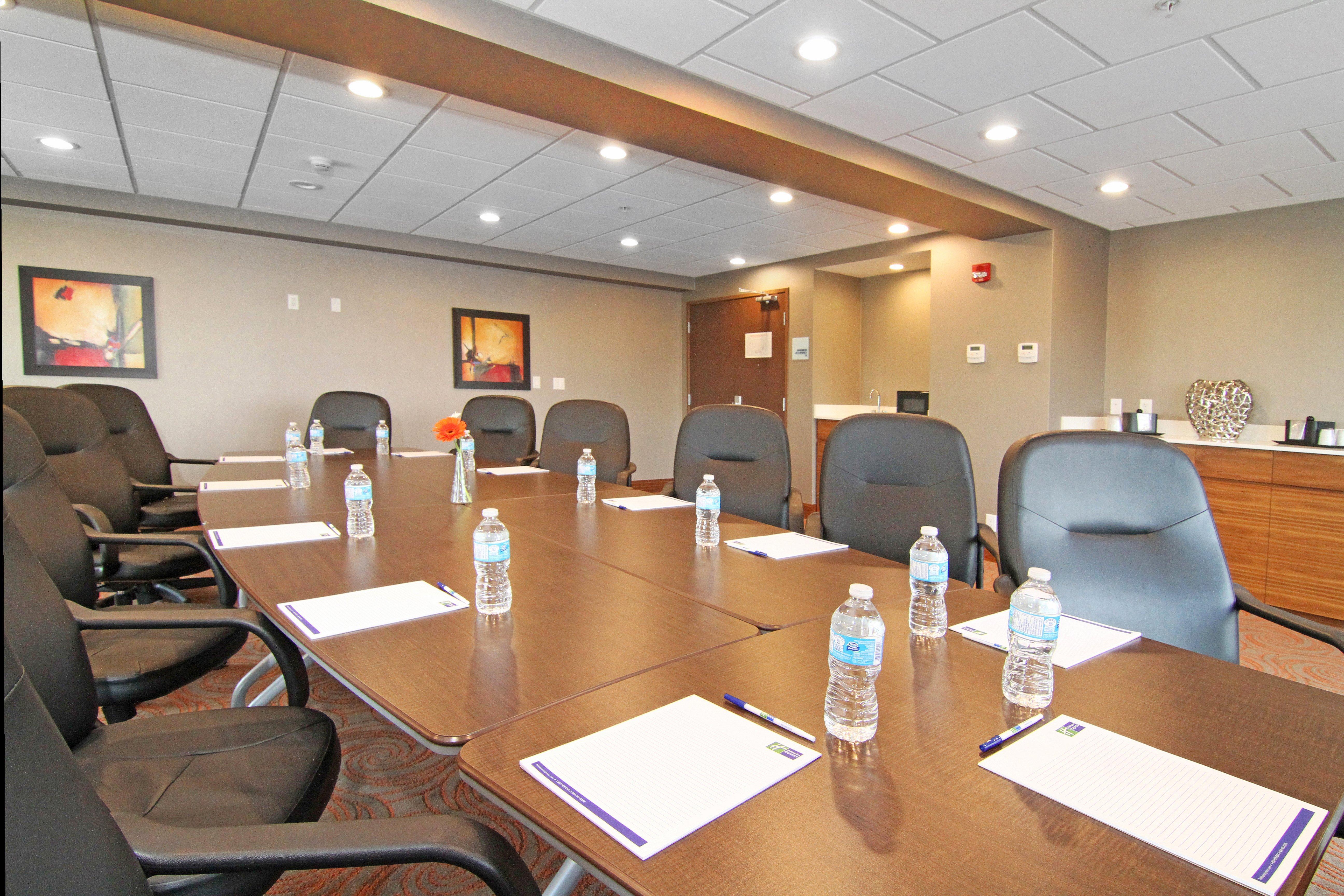 Holiday Inn Express And Suites Calgary University By Ihg Exteriör bild
