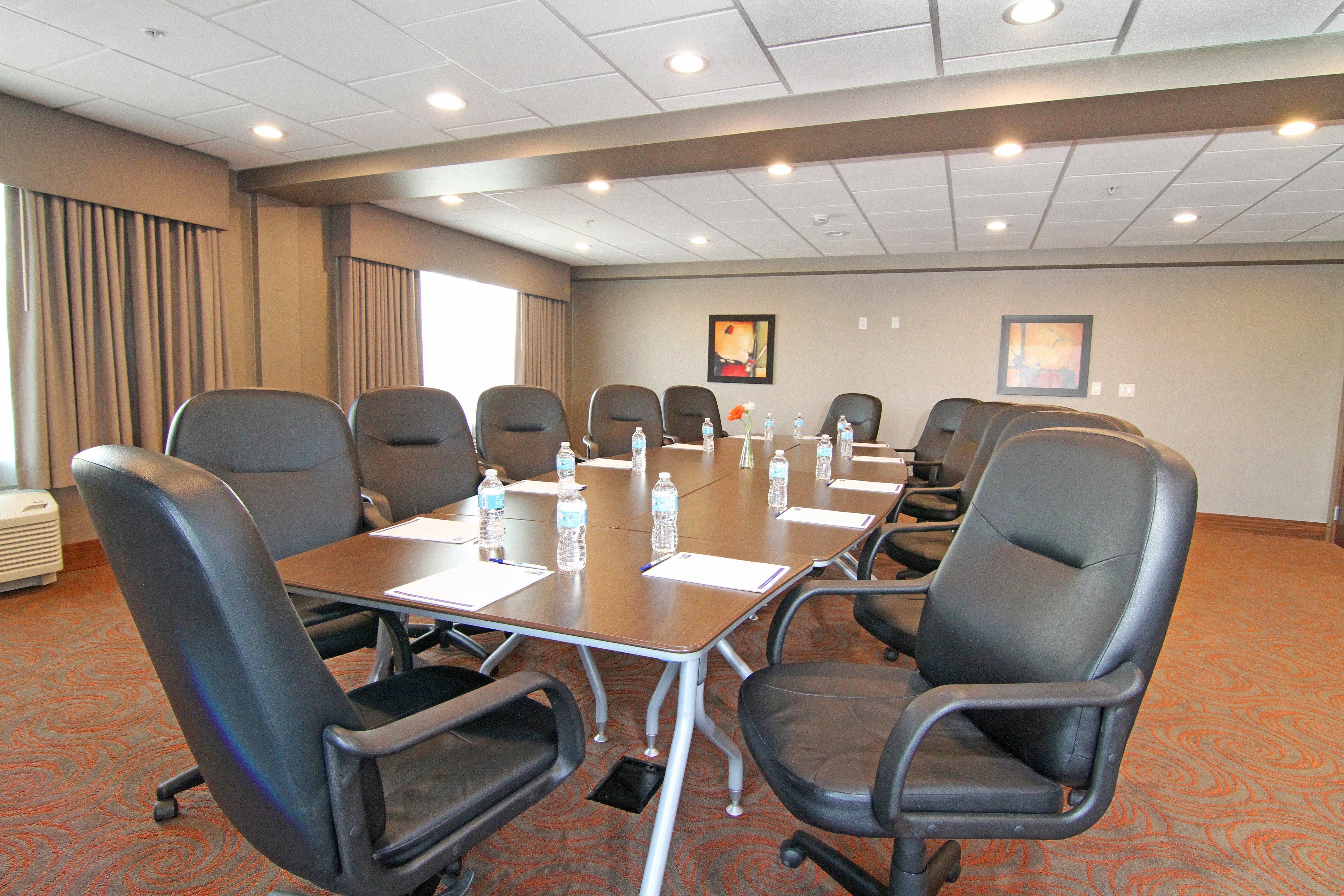 Holiday Inn Express And Suites Calgary University By Ihg Exteriör bild