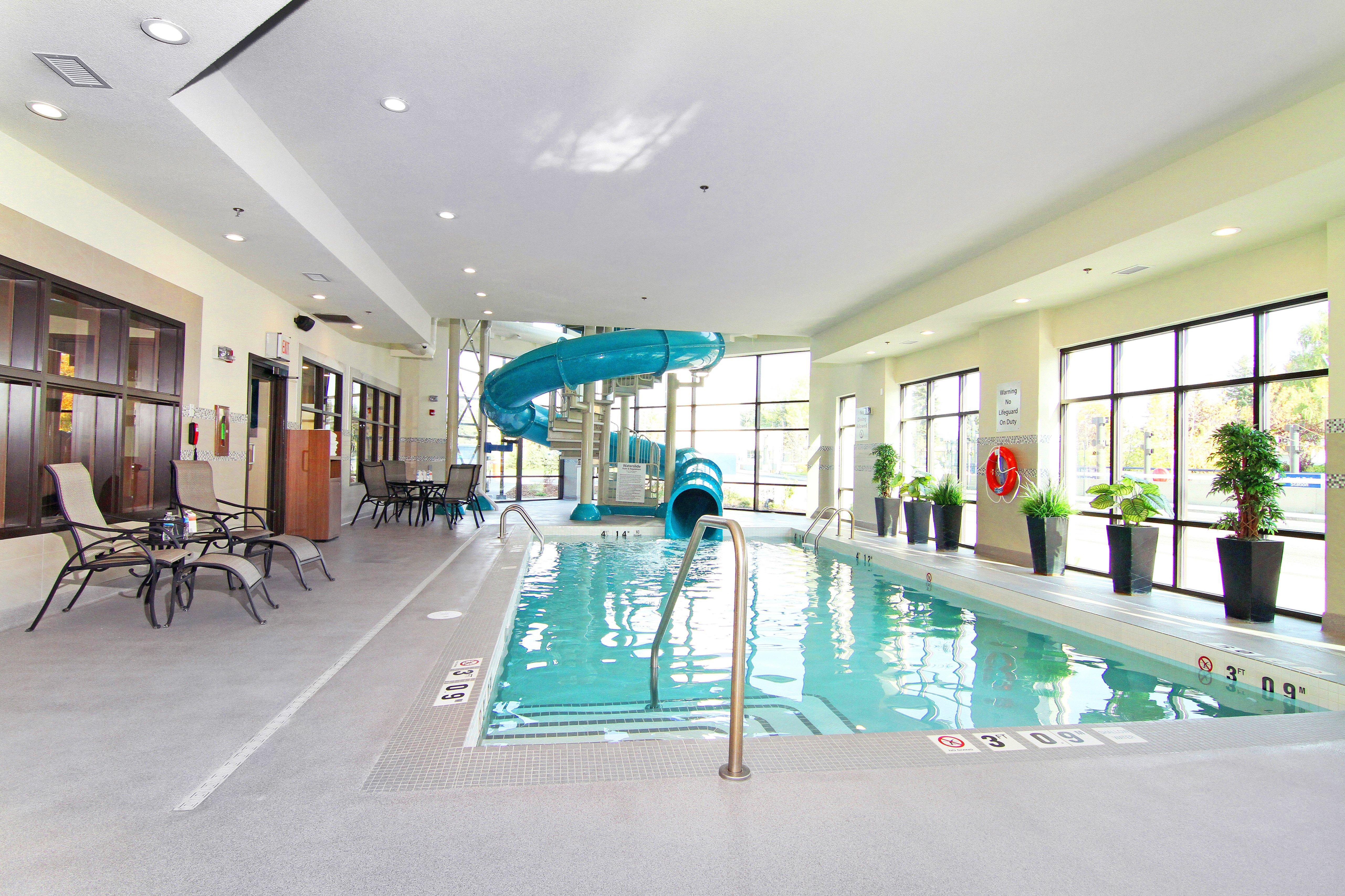 Holiday Inn Express And Suites Calgary University By Ihg Exteriör bild