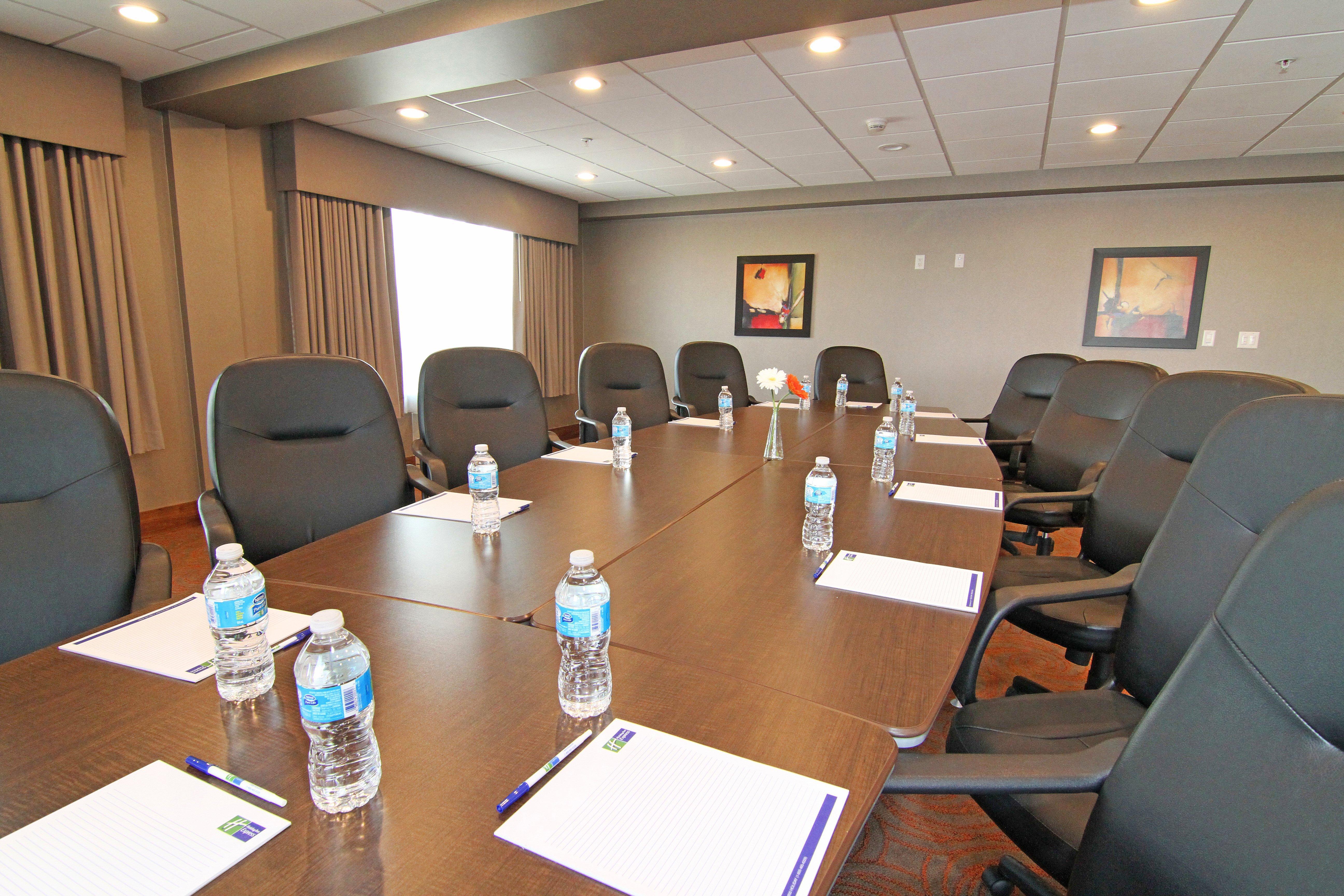 Holiday Inn Express And Suites Calgary University By Ihg Exteriör bild