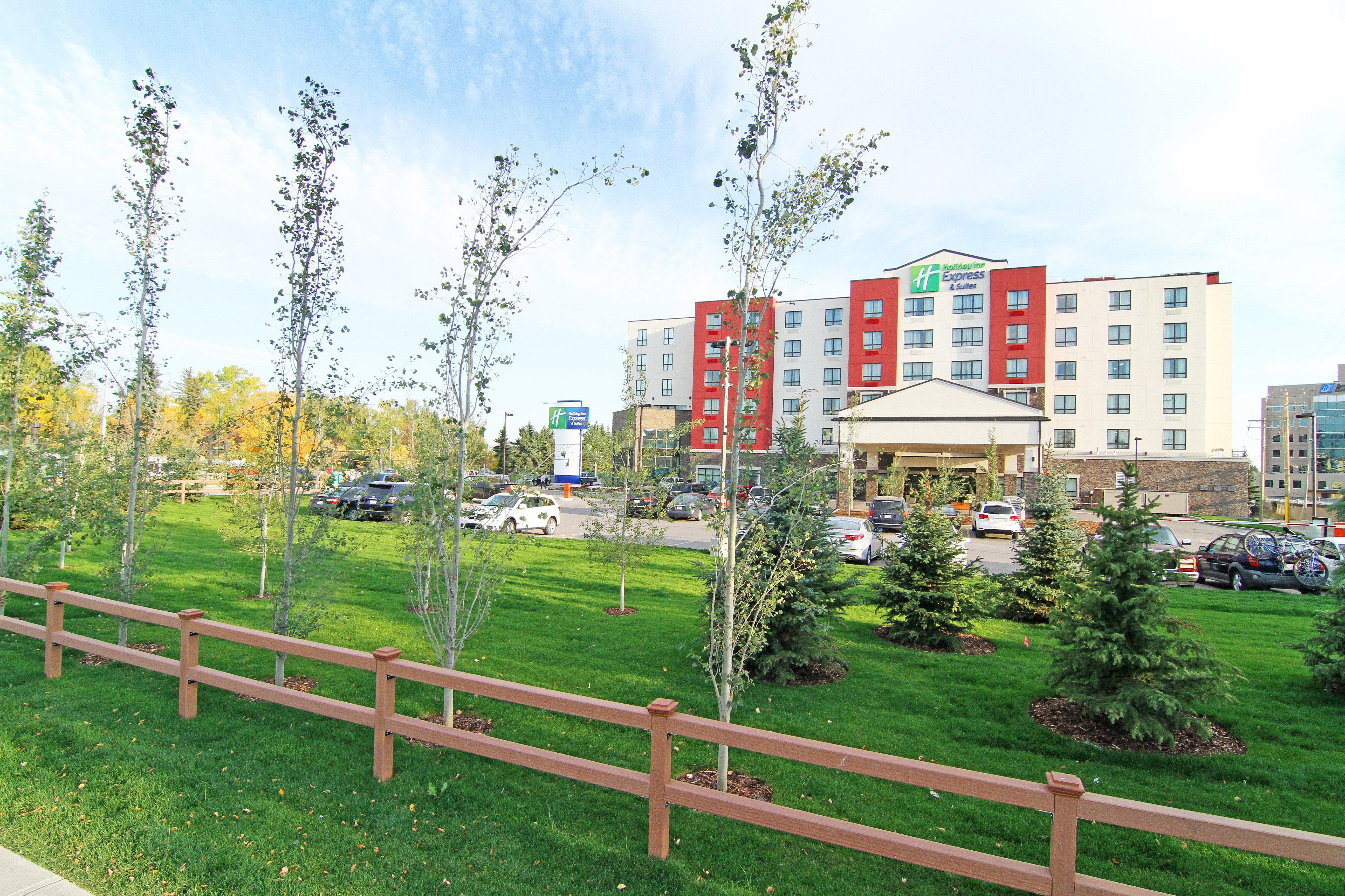 Holiday Inn Express And Suites Calgary University By Ihg Exteriör bild